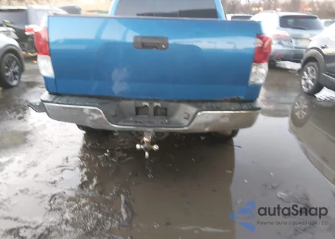 2010 Toyota Tundra Grade 5.7L V8 z USA, uszkodzony, nr VIN 5TFUW5F12AX124938